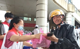 “体检不误接单！” 骑手＆商户街头专享三甲医院健康关爱