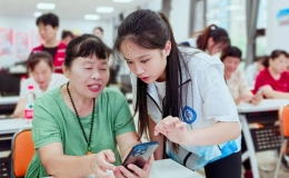 急得直跺脚！蔡甸老人沉浸式学反诈