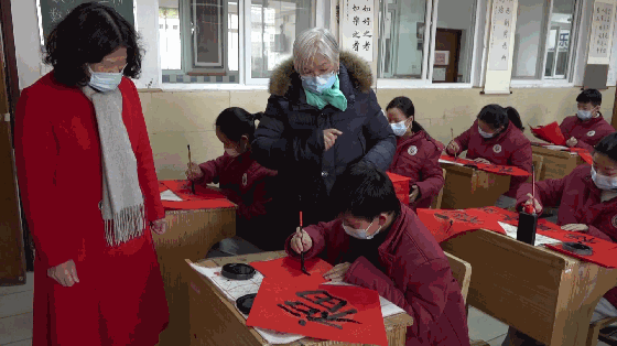 151318c1gnslhds1qosh1g.gif