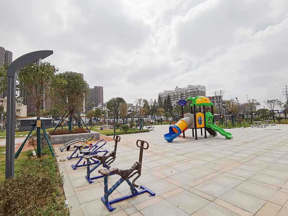 临嶂大道绿化广场改造工程项目施工现场-记者吴亭摄-(11)-拷贝.jpg