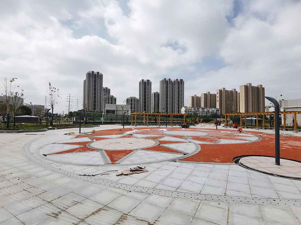 临嶂大道绿化广场改造工程项目施工现场-记者吴亭摄-(8)-拷贝.jpg