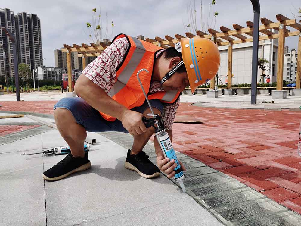 临嶂大道绿化广场改造工程项目施工现场-记者吴亭摄-(1)-拷贝.jpg