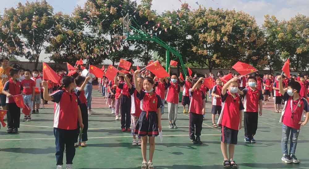 集贤小学学生齐唱红歌.jpg