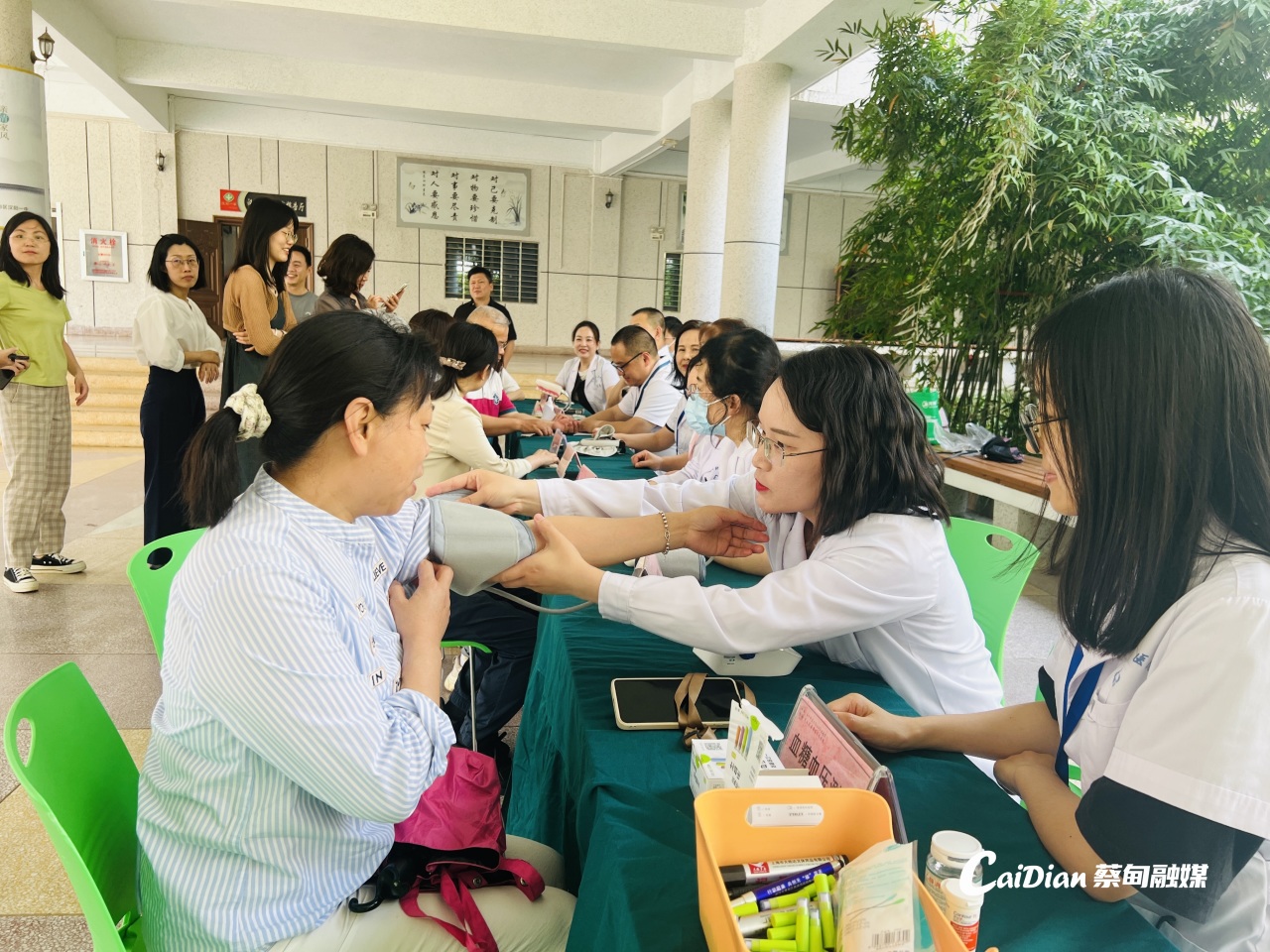 092030uph0jlyaelsrmora.jpg