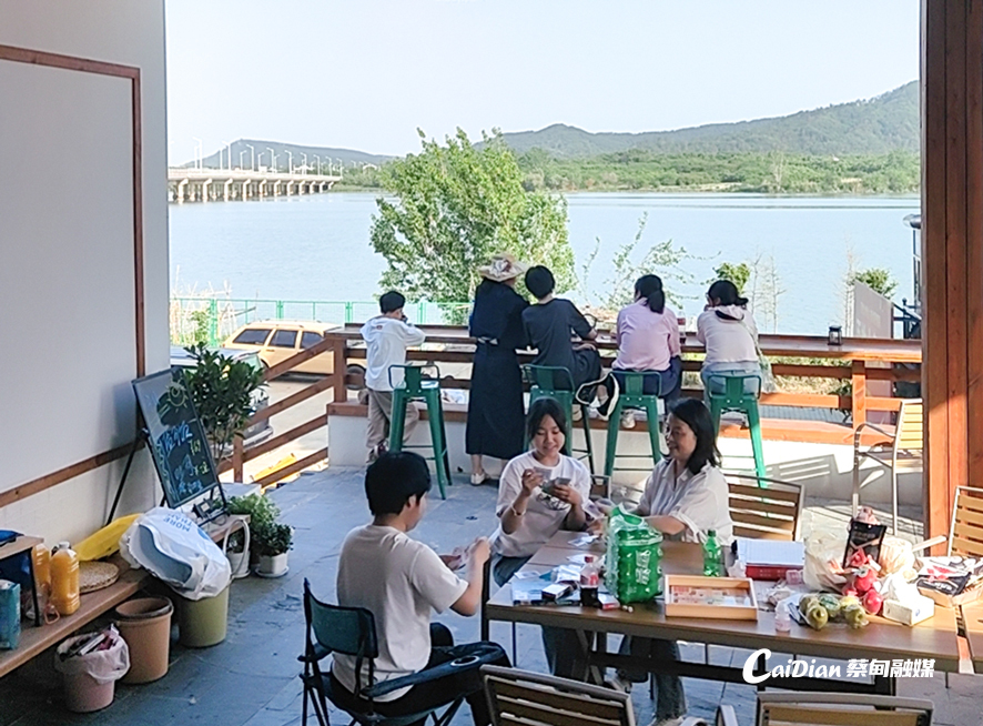 120423vakqedacaqhcdkdn.jpg